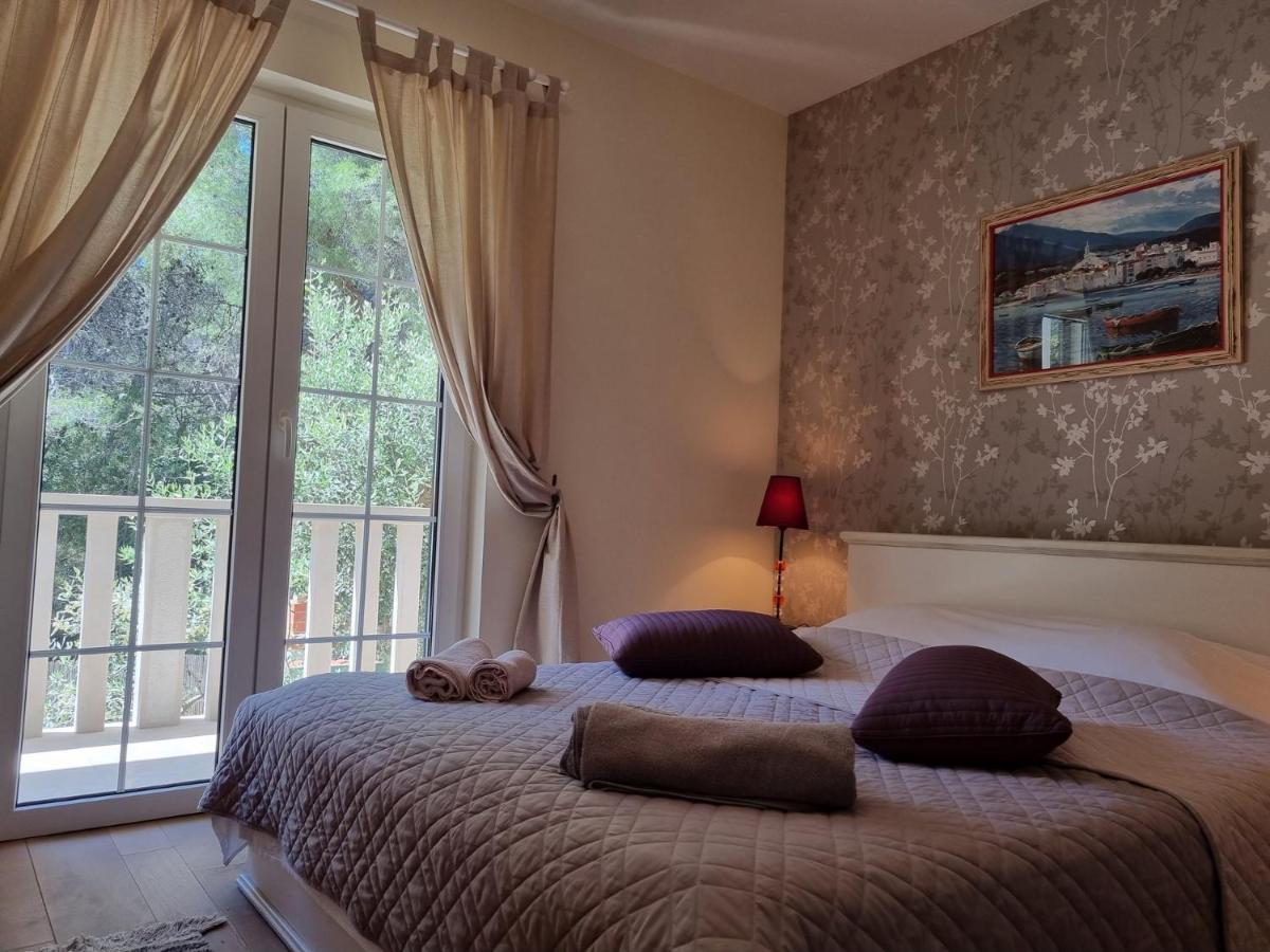 Apartments Serenity Supetar Bagian luar foto