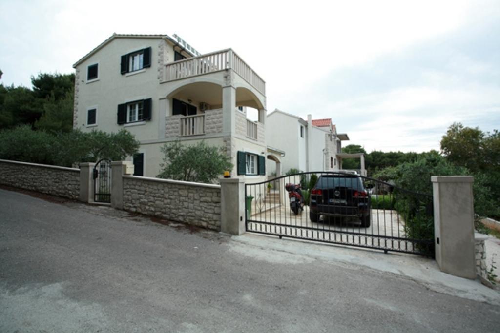 Apartments Serenity Supetar Bagian luar foto